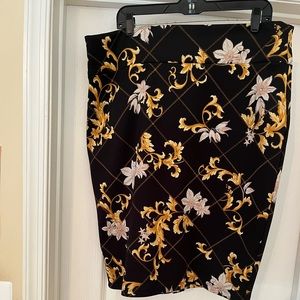 GENTLY USED Above the knee PENCIL SKIRT no zipper, elastic waist